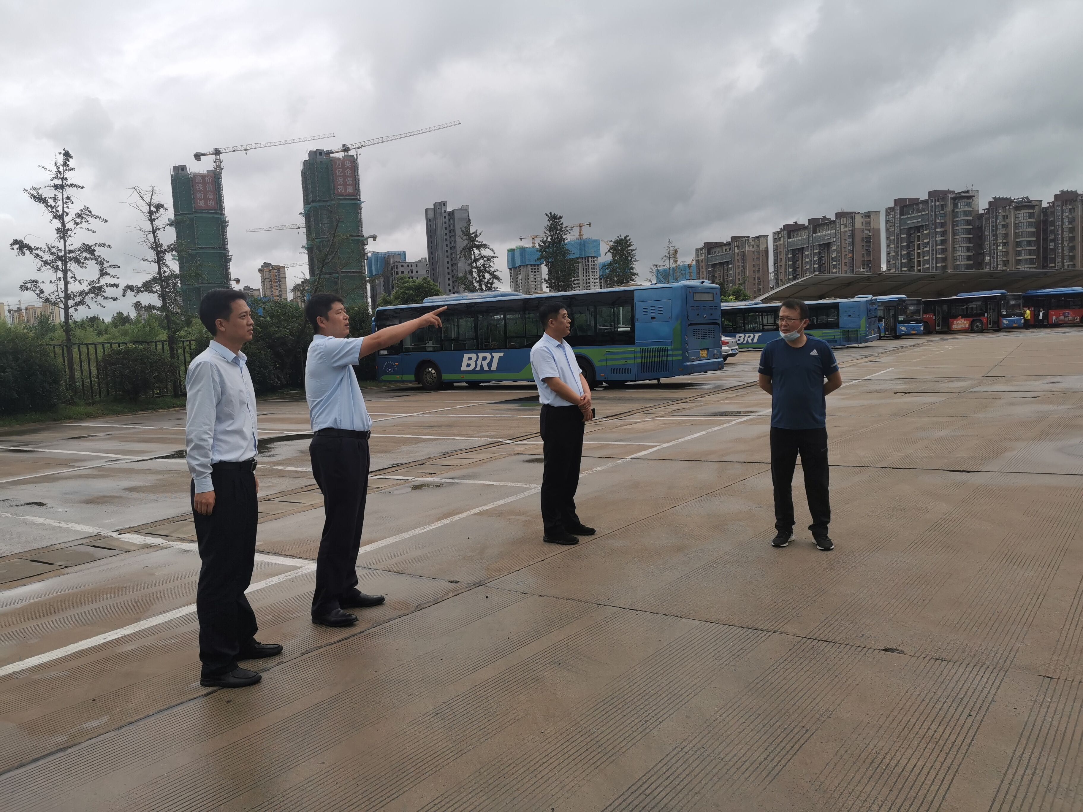 全面部署，嚴(yán)陣以待，公交集團(tuán)全力做好臺(tái)風(fēng)“梅花”防御工作