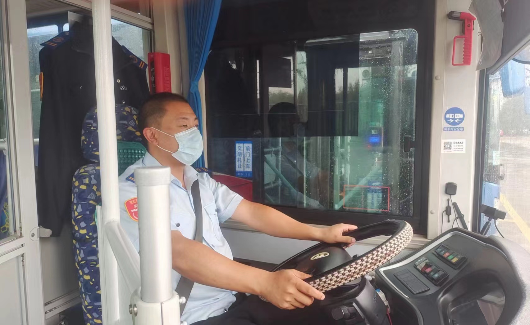 公交事業(yè)一部15路駕駛員王丙全拾金不昧受表揚(yáng)