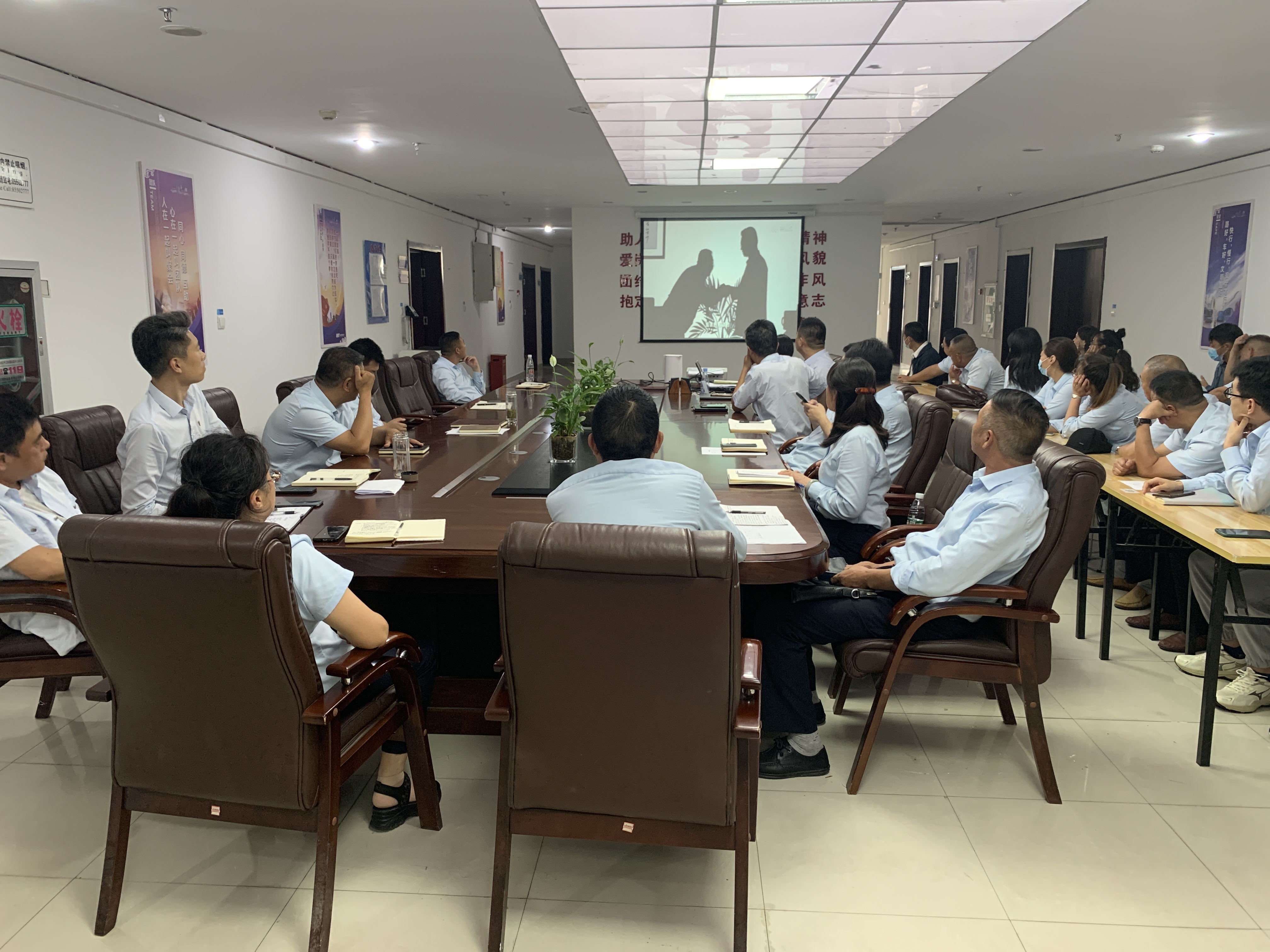 快速公交事業(yè)部召開(kāi)作風(fēng)建設(shè)專(zhuān)題會(huì)議