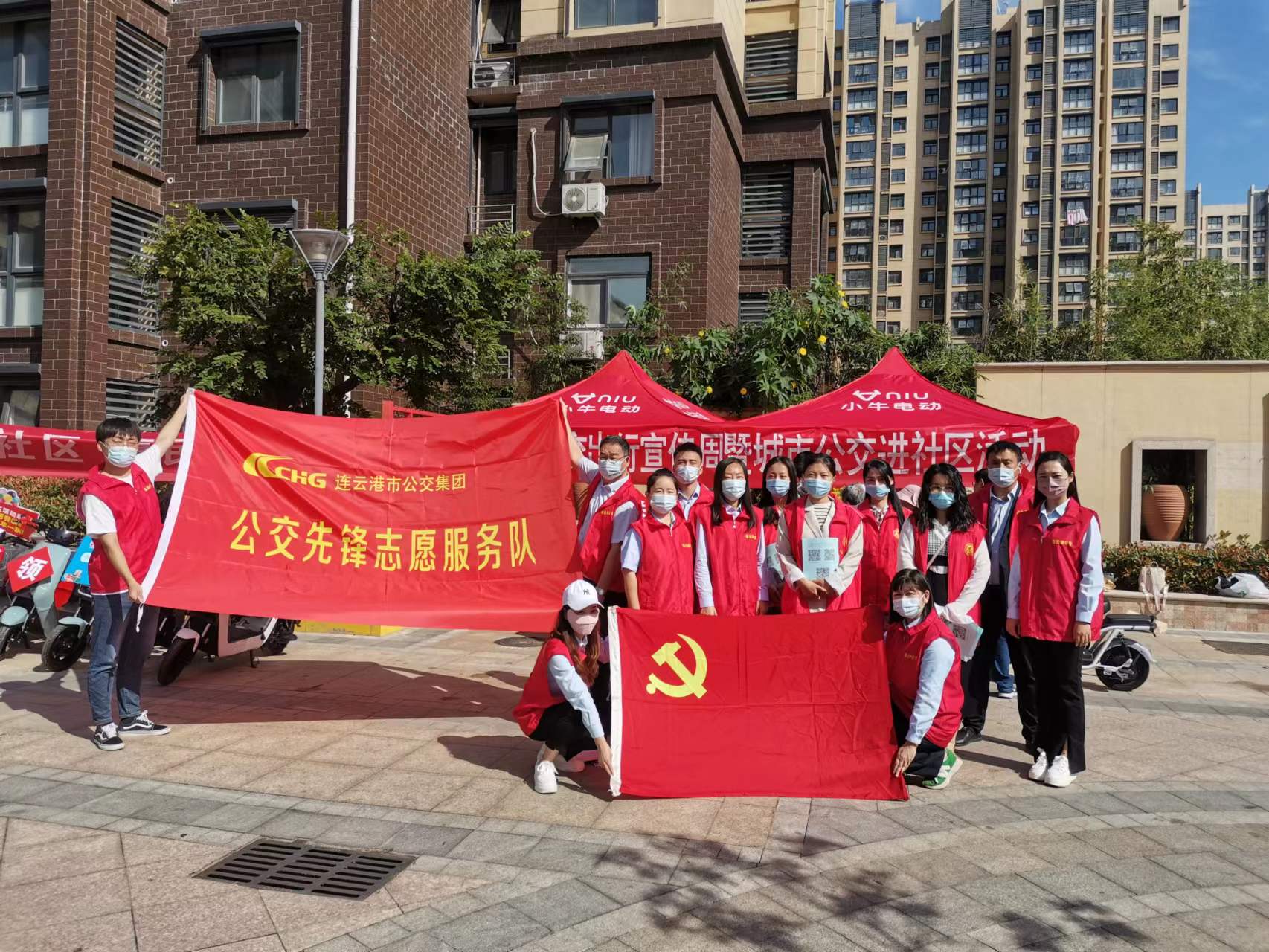 公交集團(tuán)組織開展“城市公交進(jìn)社區(qū)”活動(dòng)