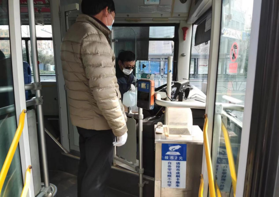 公交集團(tuán)公交事業(yè)一部組織開展兩會期間危險品暗查工作
