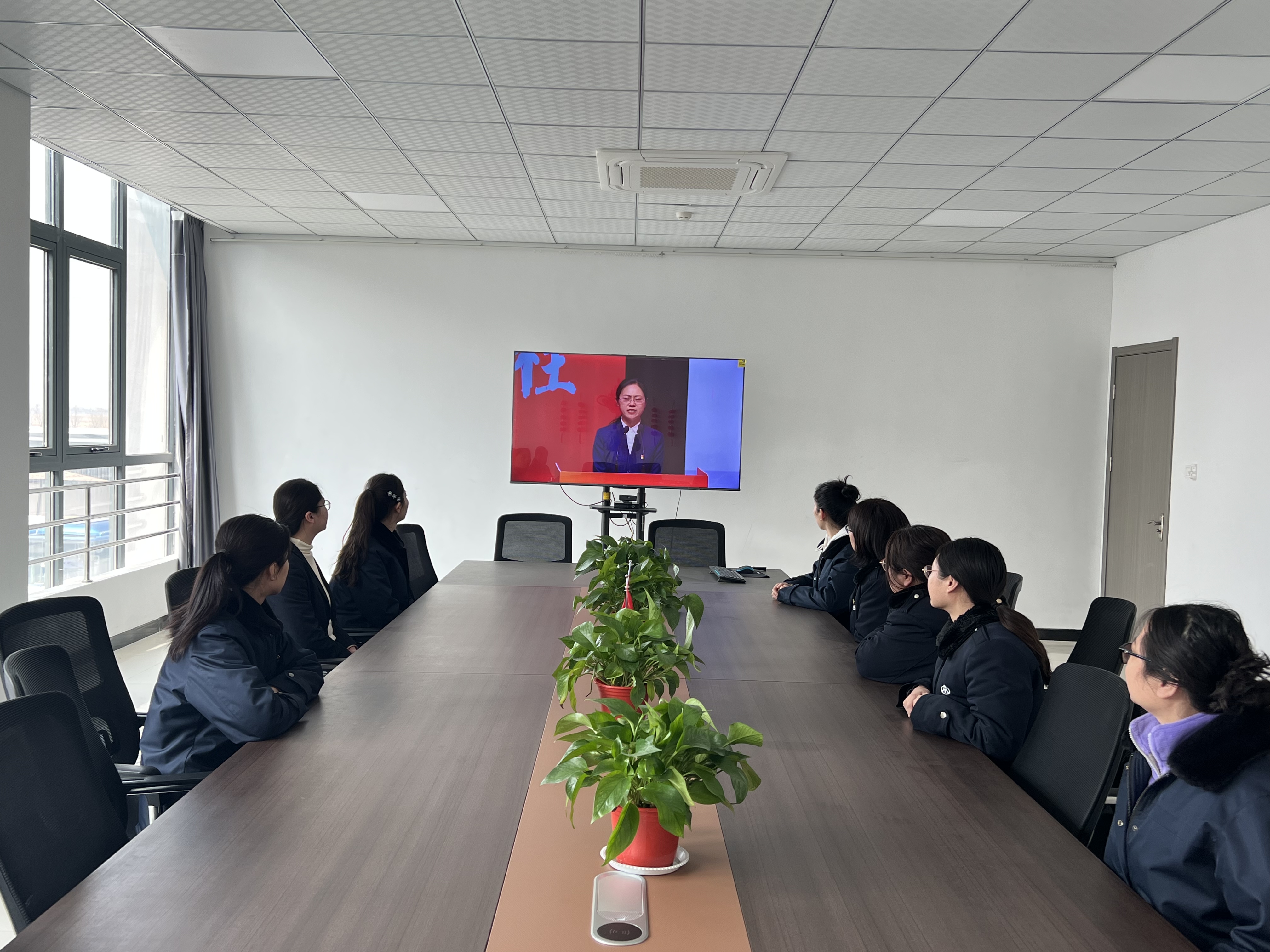 經(jīng)營發(fā)展事業(yè)部組織女職工觀看巾幗勞模工匠宣講專題片