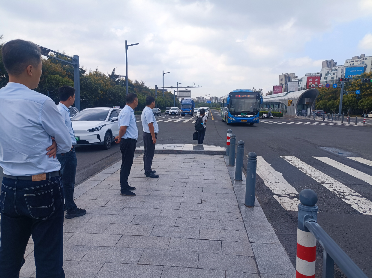 公交集團快速公交事業(yè)部開展中秋國慶“雙節(jié)”前安全大檢查