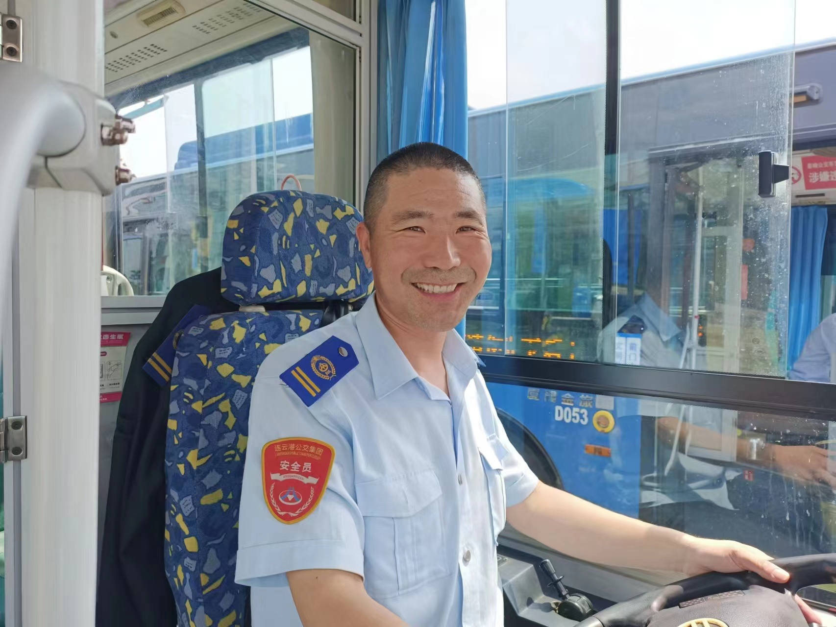 快速公交事業(yè)部B1K線駕駛員尹繼龍撿到手機歸還失主獲感謝