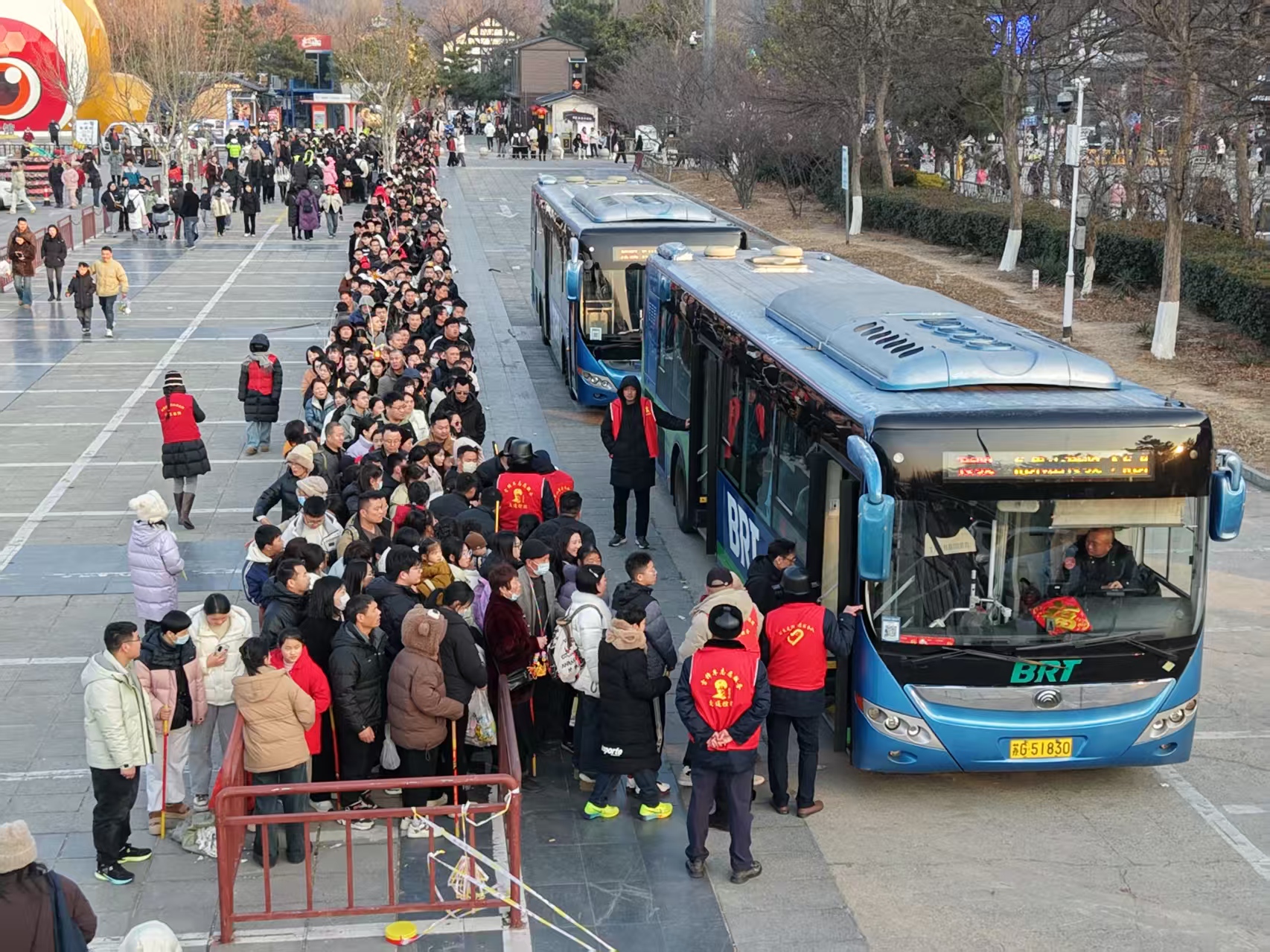 新春堅(jiān)守  情滿旅途——公交集團(tuán)全力做好春節(jié)假期交通運(yùn)輸保障工作