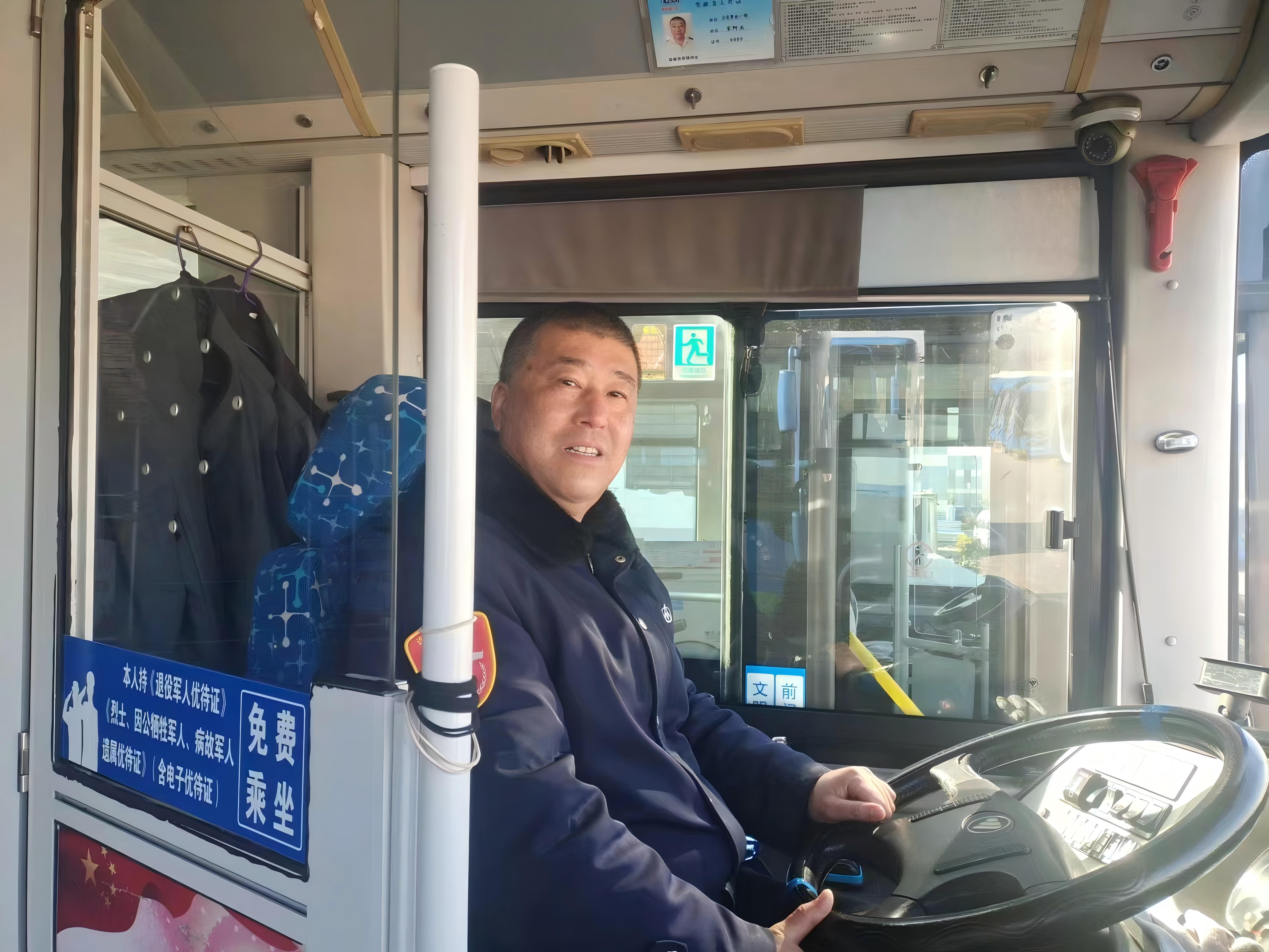 60路駕駛員宋阿兵，你抱起乘客的樣子真帥！