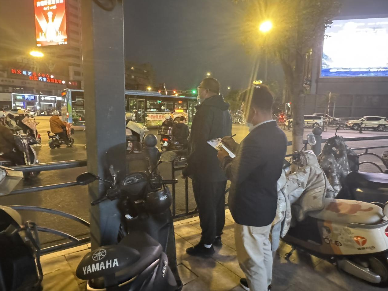 筑牢安全防線(xiàn)，落實(shí)右轉(zhuǎn)必停管控措施