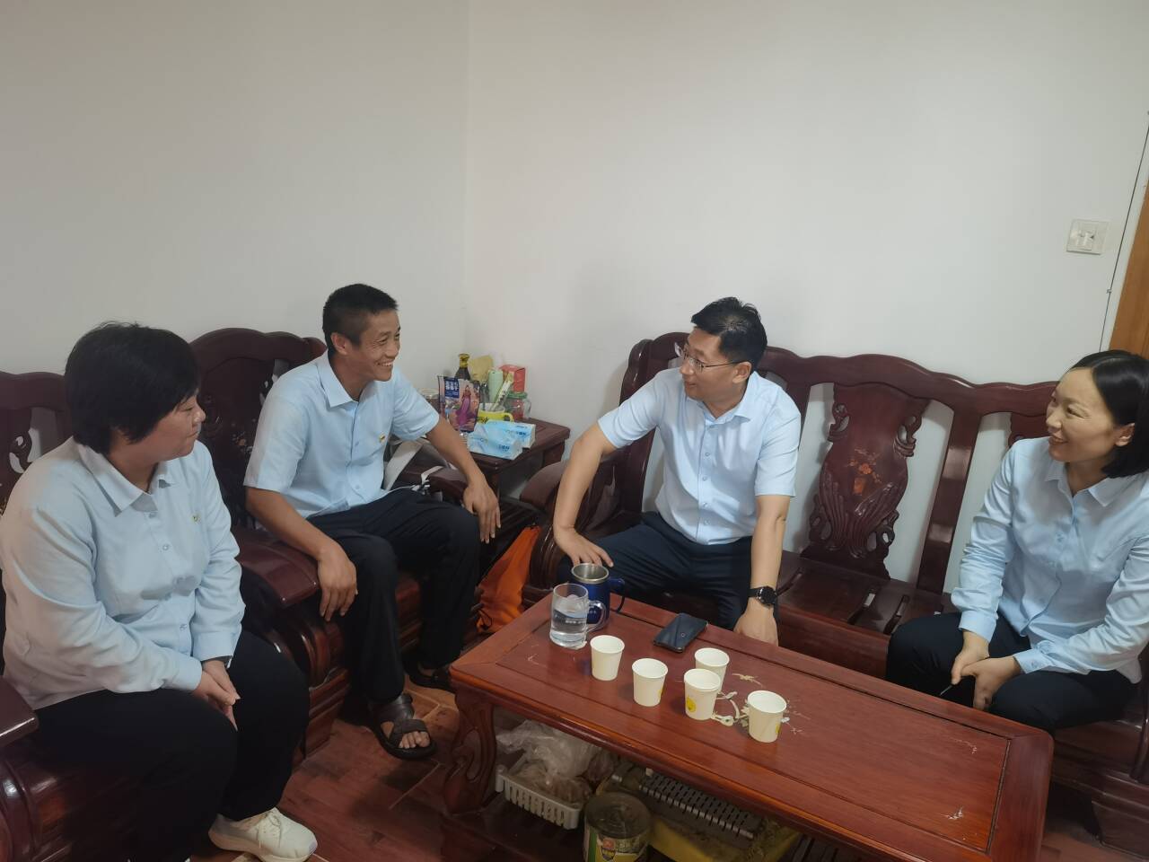 公交集團(tuán)黨委“七一”走訪慰問困難黨員