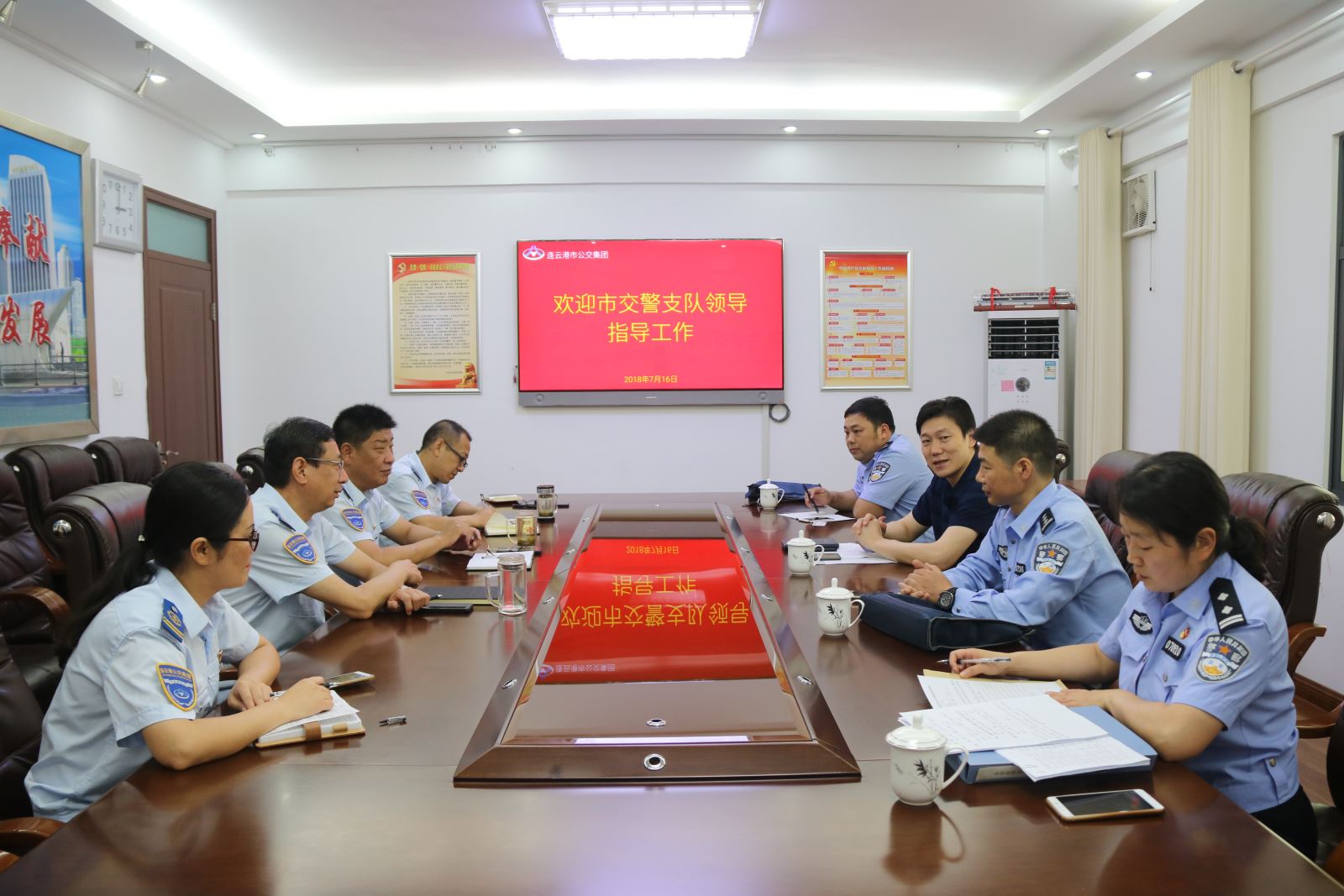 市交警支隊領(lǐng)導(dǎo)到公交集團(tuán)檢查指導(dǎo)安全生產(chǎn)工作