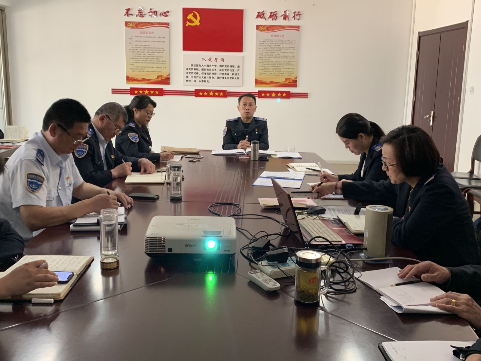 “學(xué)懂黨內(nèi)法規(guī)，建強(qiáng)組織體系”公交集團(tuán)快速公交事業(yè)部開展主題黨日活動