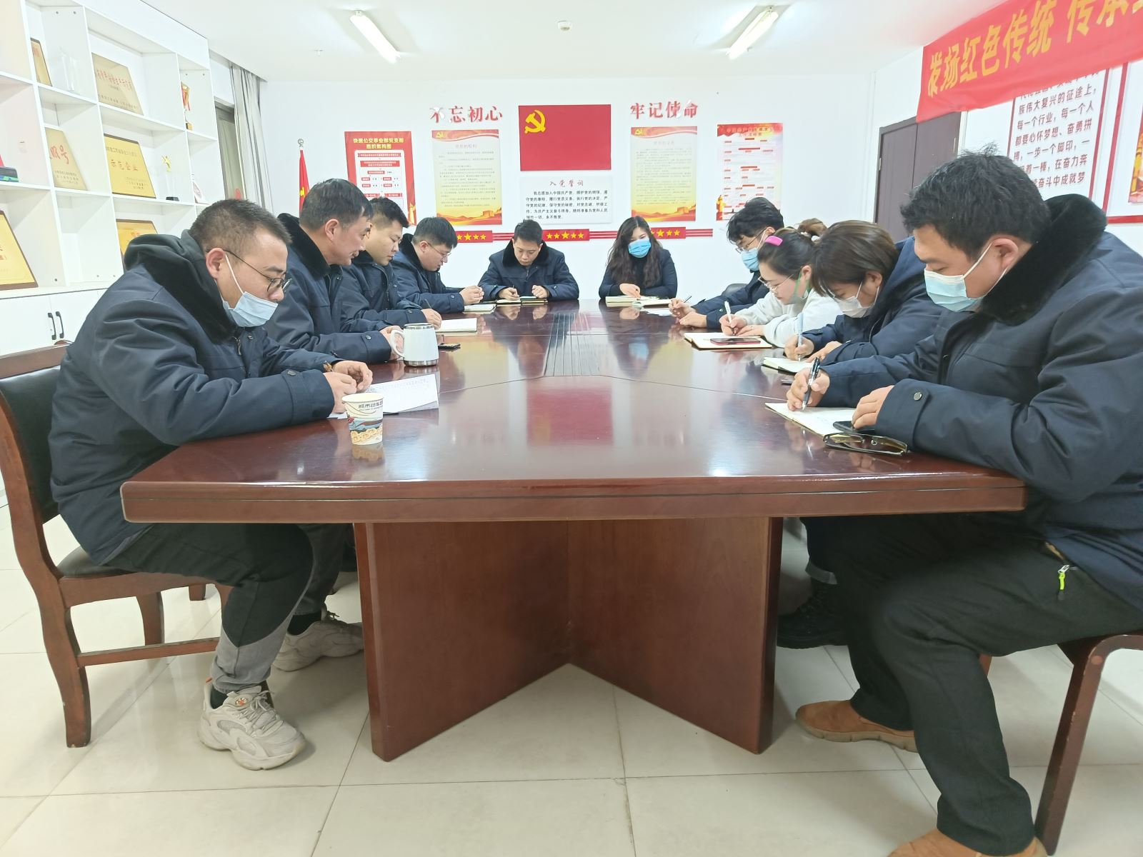 公交集團快速公交事業(yè)部召開運營生產(chǎn)工作會議