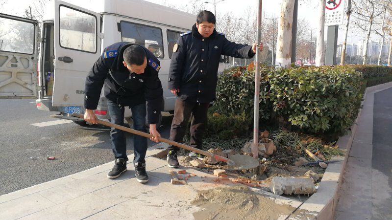 公交集團開展市區(qū)簡易式公交站牌排查整改工作