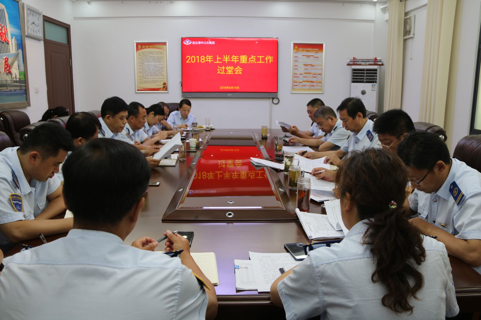 公交集團(tuán)召開2018年上半年重點(diǎn)工作過堂會(huì)