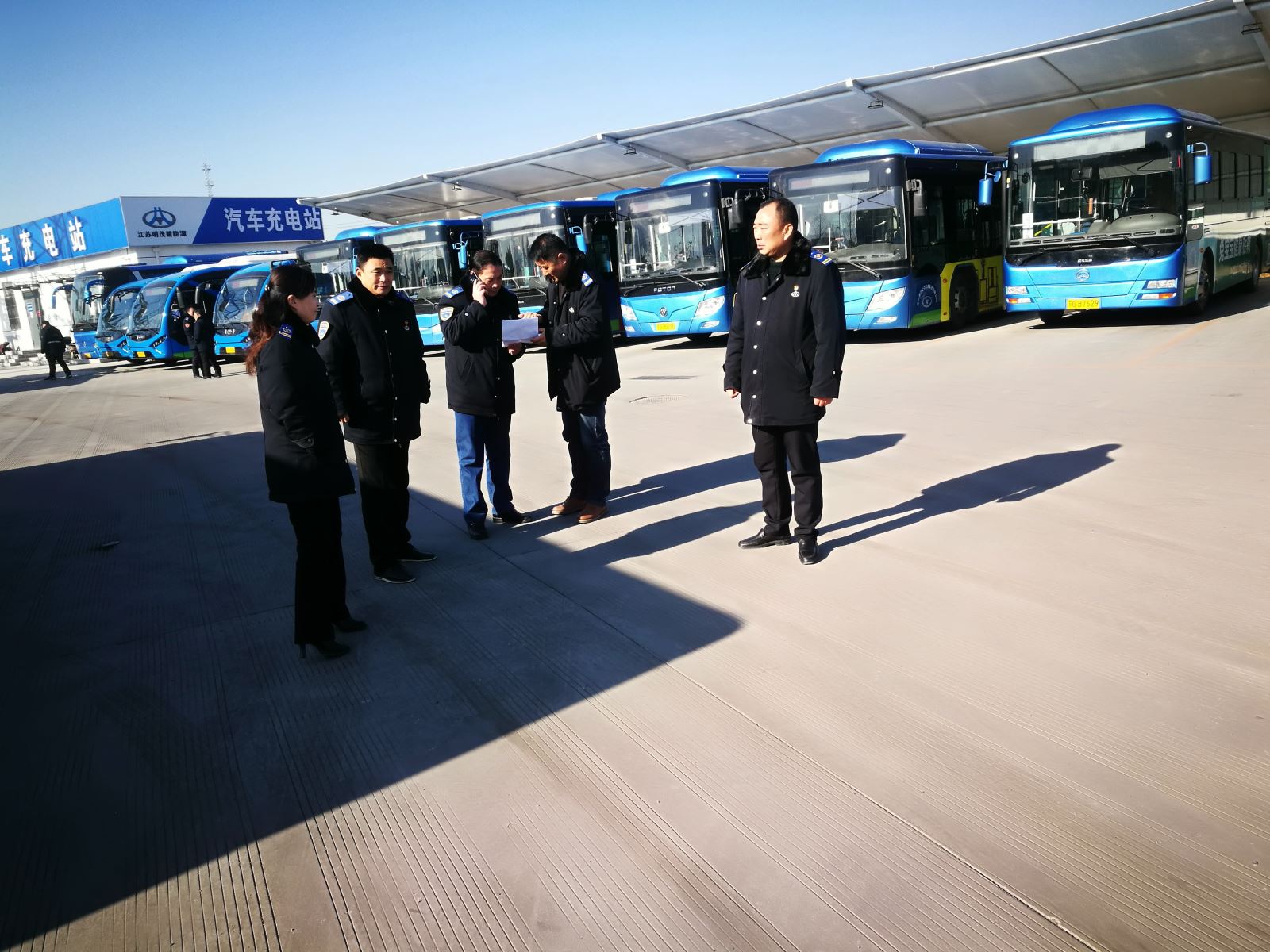 公交集團(tuán)經(jīng)營發(fā)展事業(yè)部認(rèn)真做好春運(yùn)期間車輛安全檢查工作