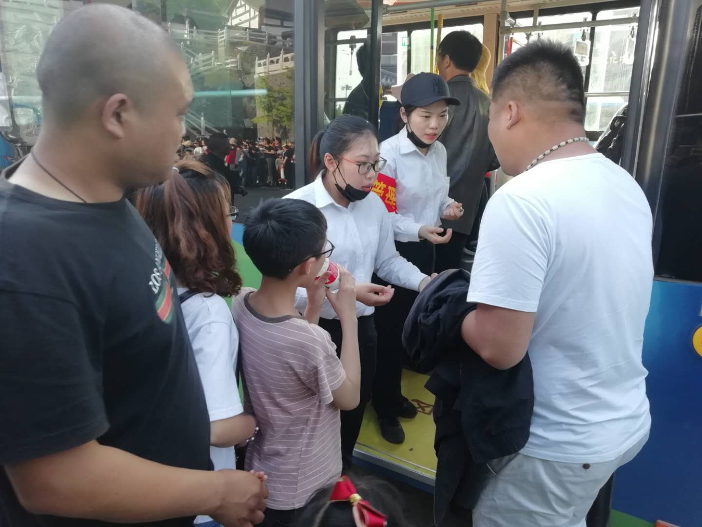 公交集團(tuán)快速公交事業(yè)部共青團(tuán)開展五四青年節(jié)活動