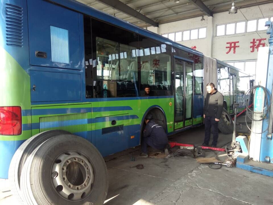 公交快速公司開展天燃氣車輛集中保養(yǎng)工作