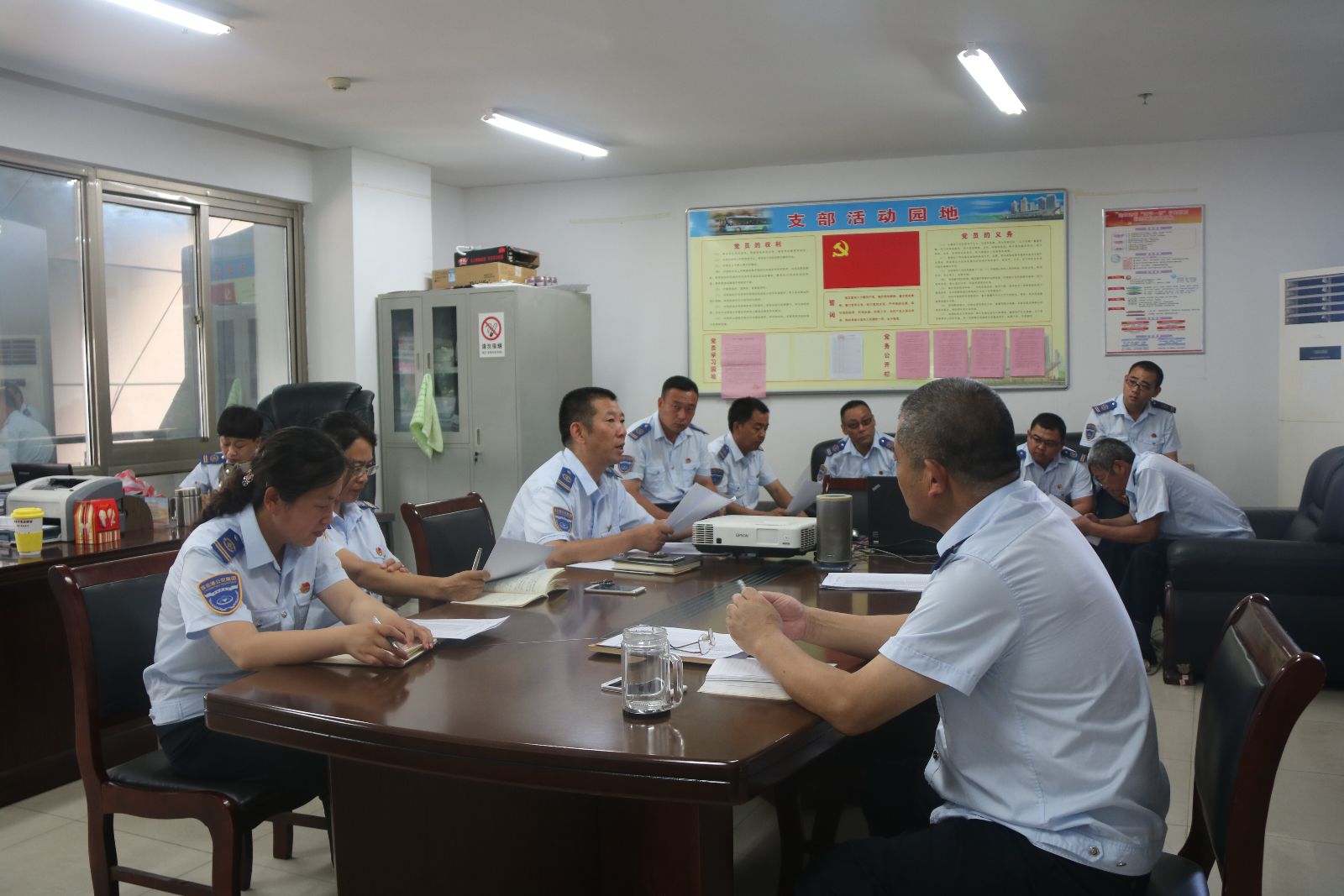 公交快速公司扎實(shí)開展“雙進(jìn)雙促”大走訪工作