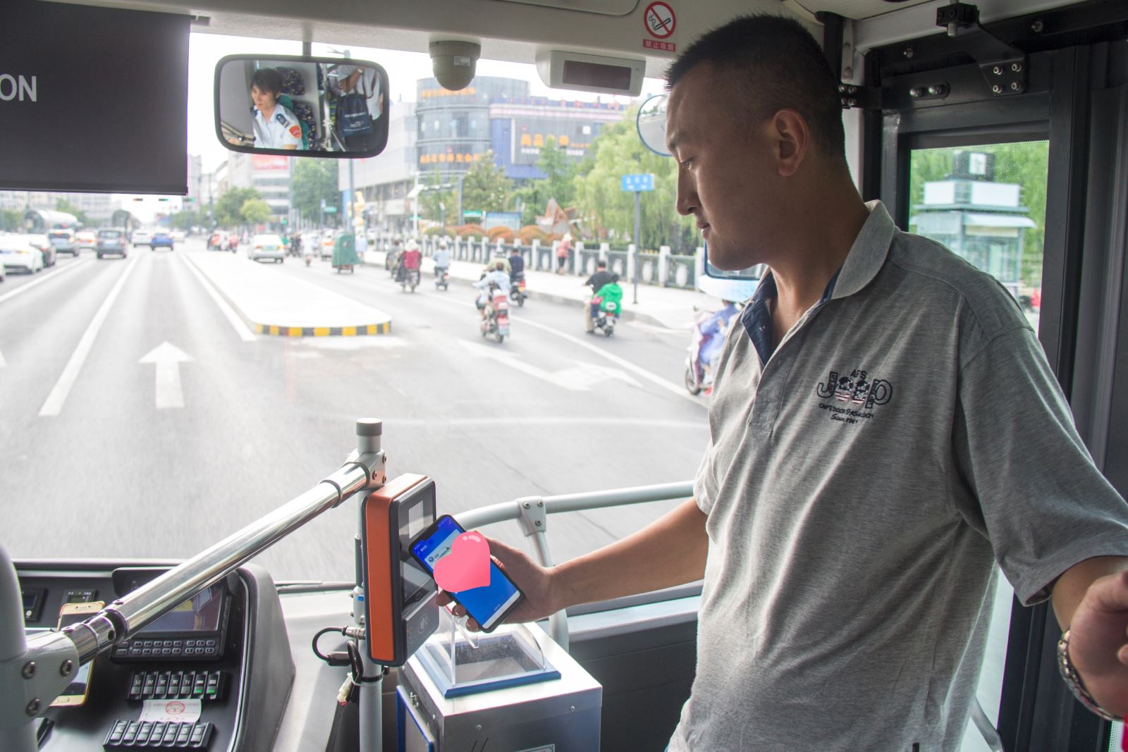 福利！在港城坐公交可以刷支付寶啦！