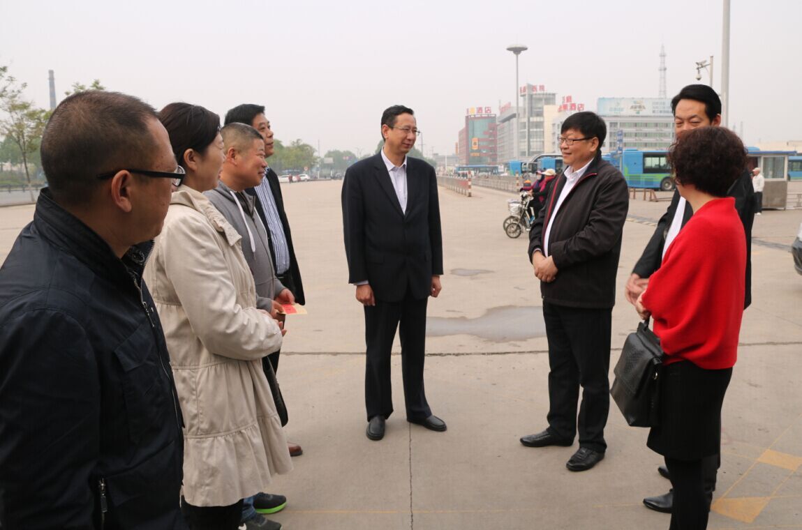 交通控股集團領(lǐng)導“五一”前夕慰問公交品牌線路駕駛員