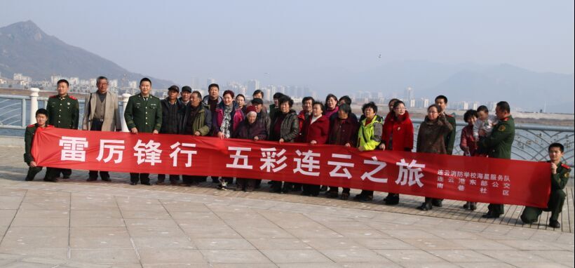 公交東部公司攜手連云消防、南巷社區(qū)開展“雷歷鋒行 五彩連云之旅”活動