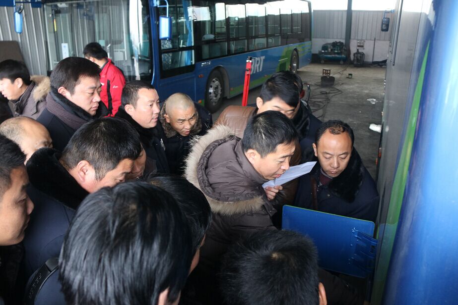 公交BRT公司組織駕駛員進行電動車輛崗前培訓(xùn)