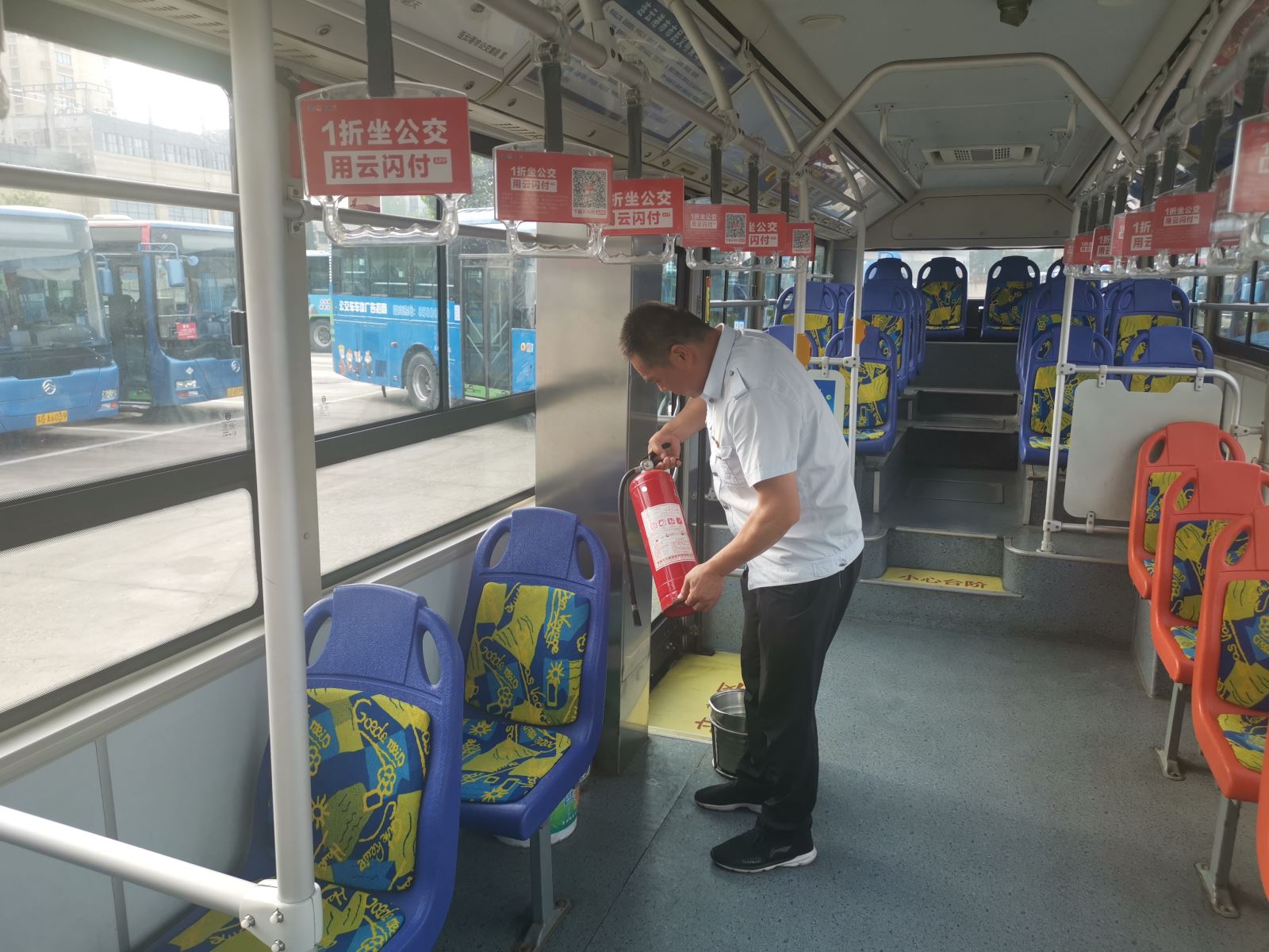 公交集團公交事業(yè)一部開展創(chuàng)文聯(lián)合檢查