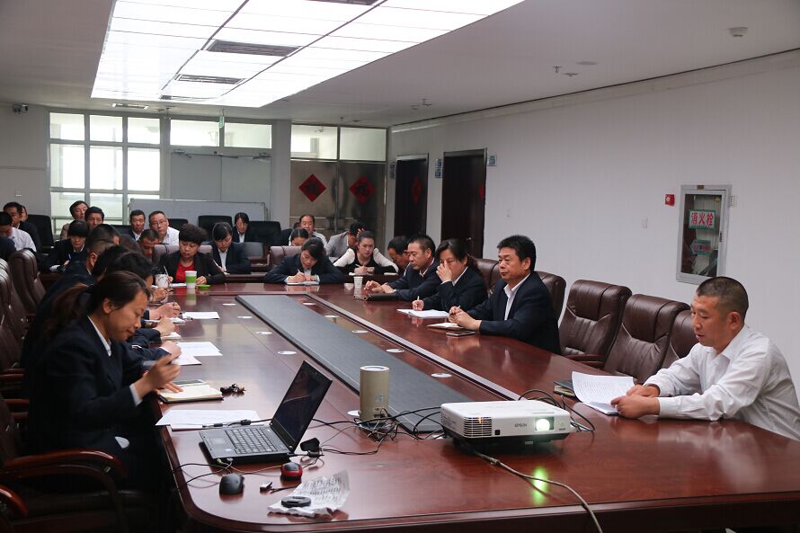 公交快速公司召開“兩學(xué)一做”學(xué)習(xí)教育動員會