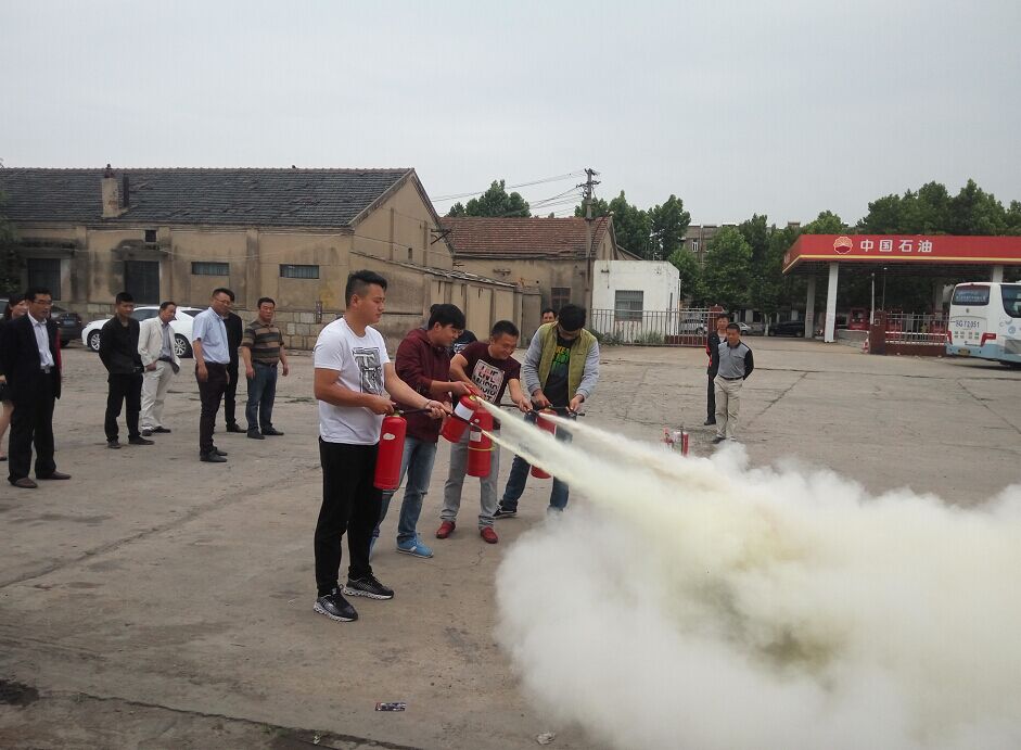 公交維修公司進(jìn)行消防知識培訓(xùn)