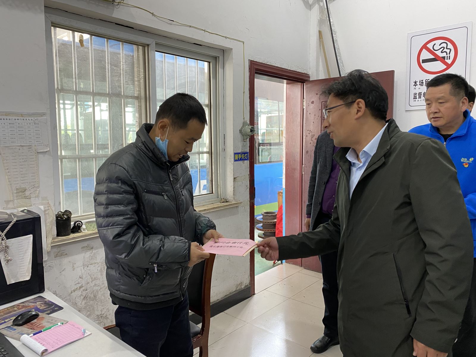 公交集團(tuán)機(jī)務(wù)技術(shù)事業(yè)部組織為困難職工捐款活動(dòng)