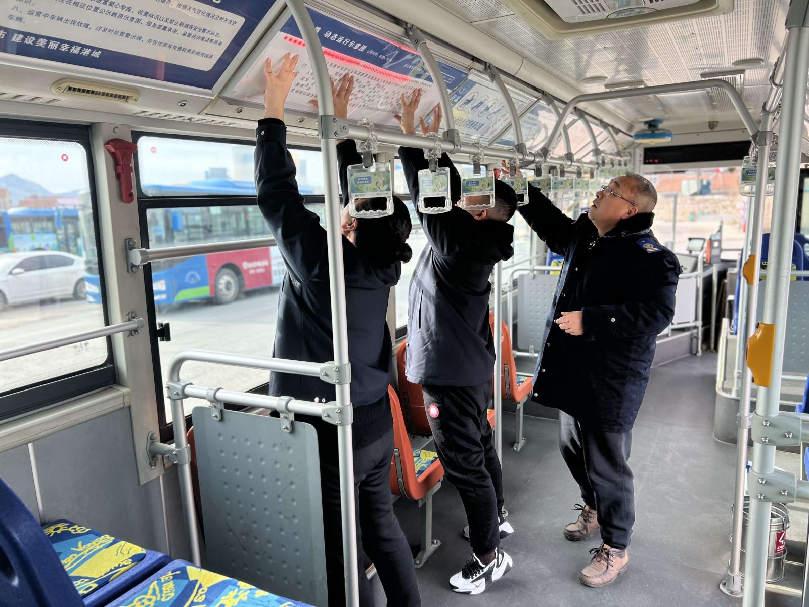 公交集團公交事業(yè)一部更換車內(nèi)線路走向圖方便市民出行