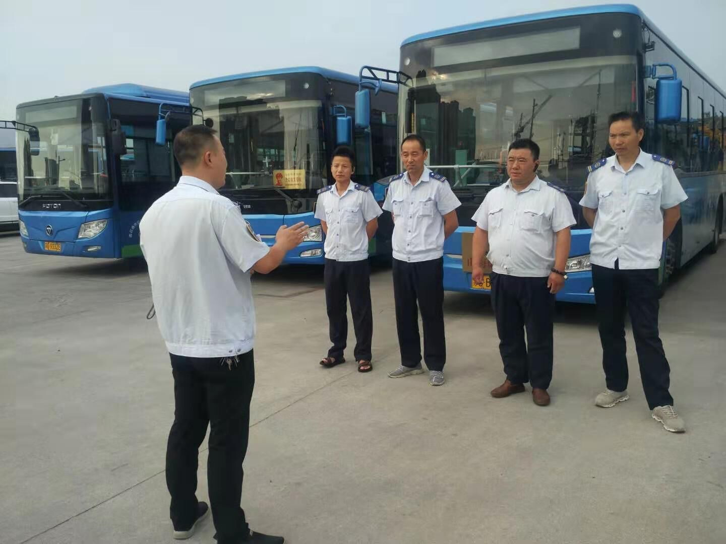 公交集團(tuán)公交事業(yè)一部圓滿(mǎn)完成華杰實(shí)驗(yàn)學(xué)校定制公交業(yè)務(wù)