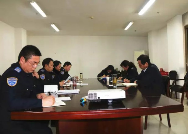 公交集團(tuán)快速公交公司召開民主生活會(huì)