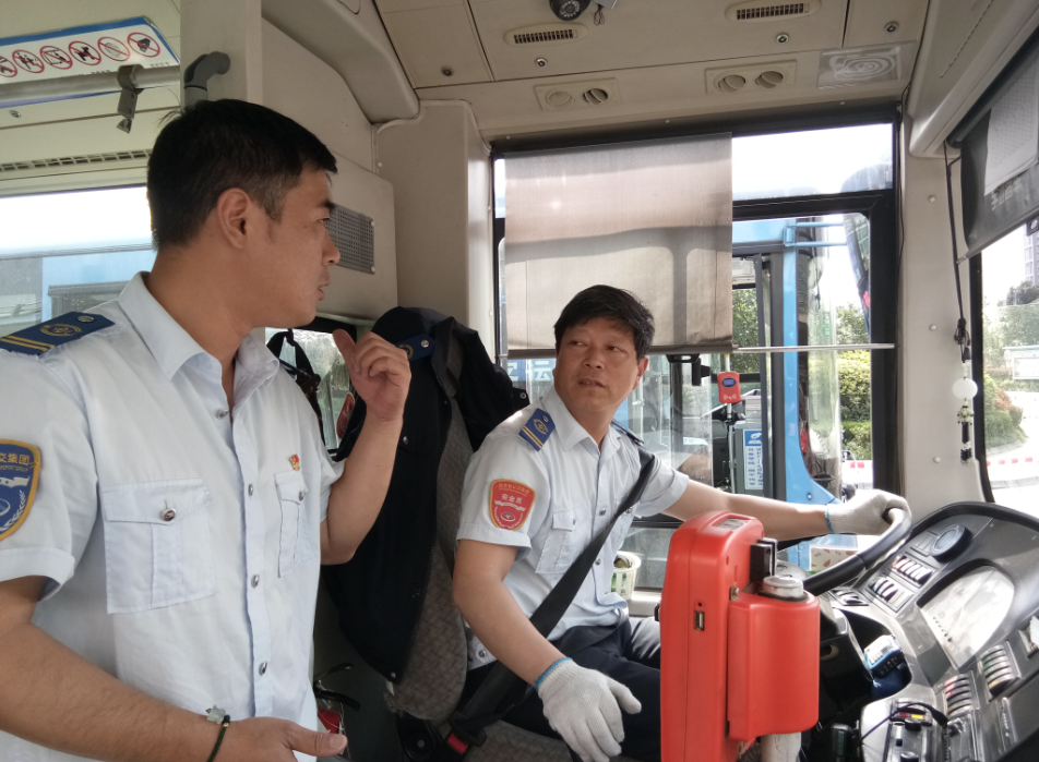 公交集團(tuán)東部公司開(kāi)展上路上線檢查 助推創(chuàng)文工作