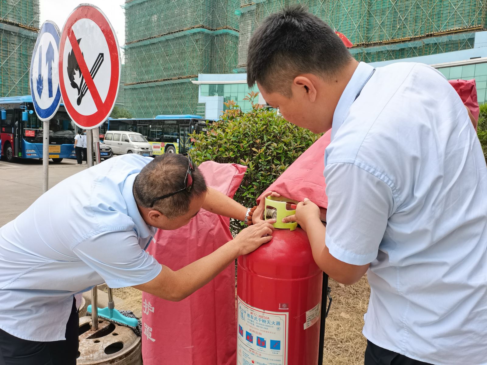 公交集團(tuán)公交事業(yè)一部開(kāi)展雙節(jié)前安全大檢查