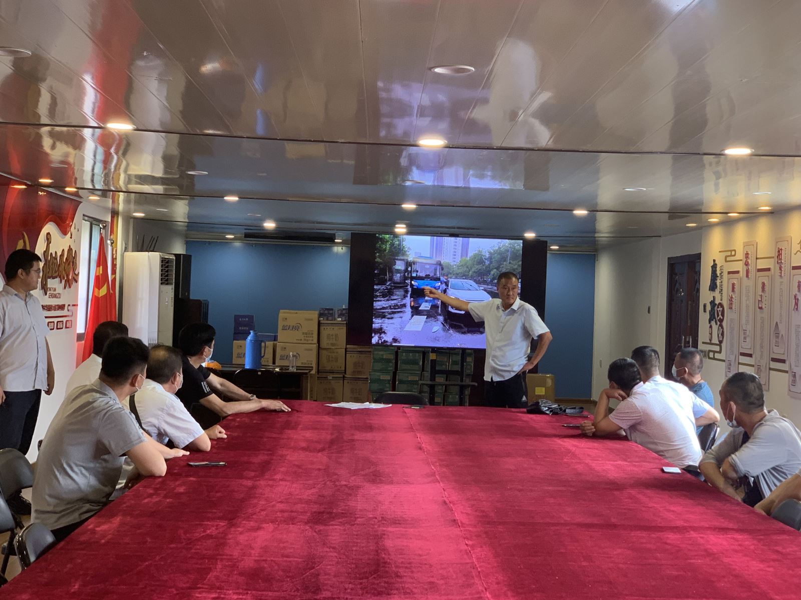 公交集團(tuán)公交事業(yè)一部召開駕駛員安全會(huì)議