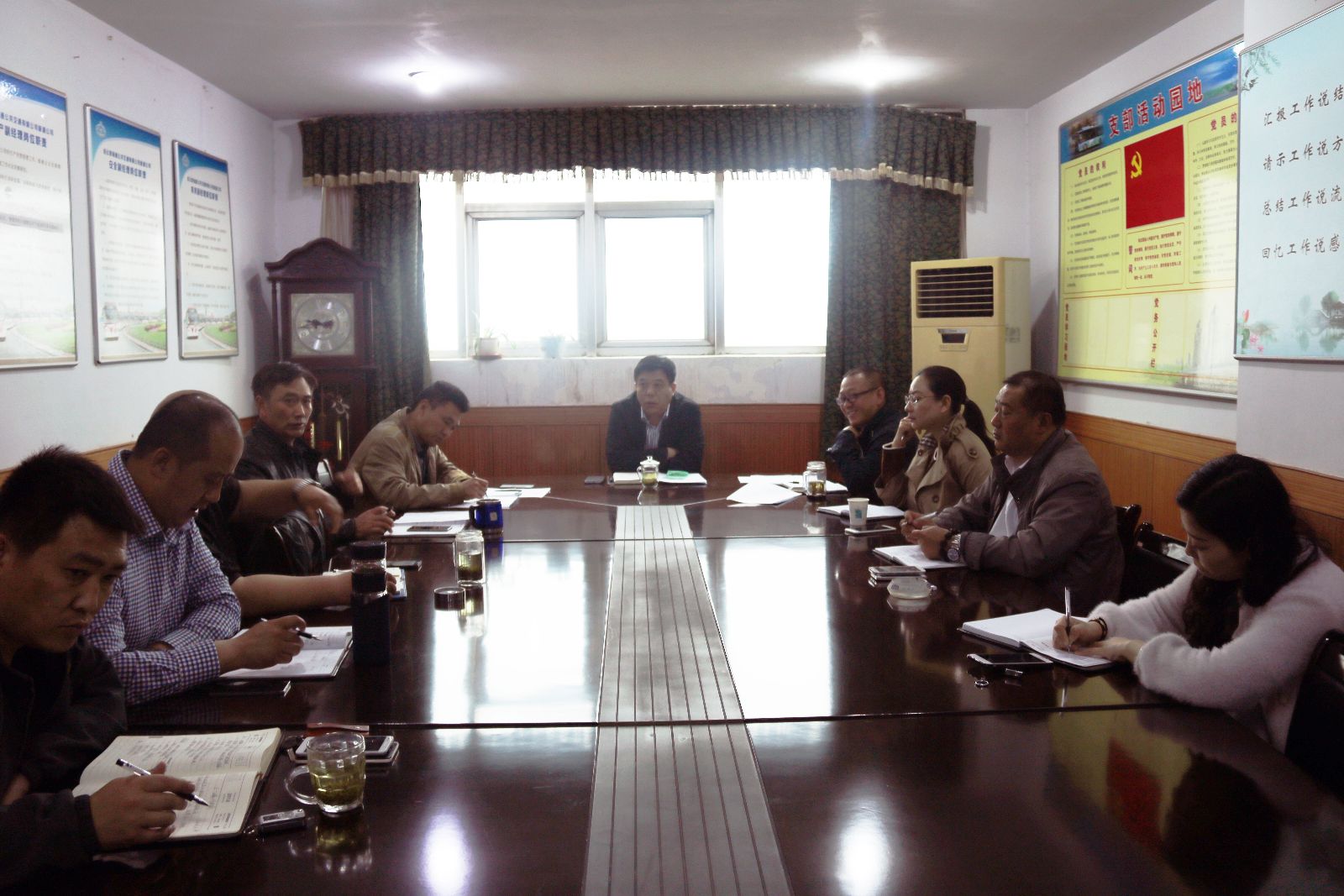 公交新浦公司啟動(dòng)“服務(wù)規(guī)范隨手拍”活動(dòng)助力文明城市創(chuàng)建