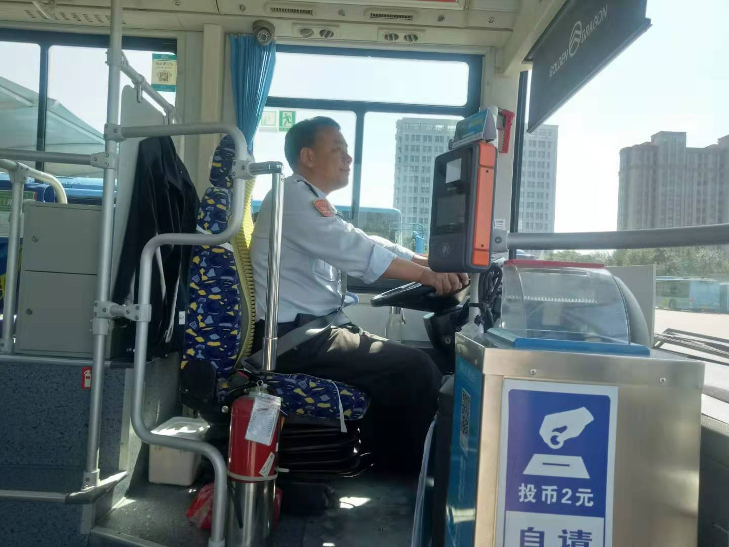 公交事業(yè)一部 15路駕駛員王志勇拾金不昧受表揚(yáng)