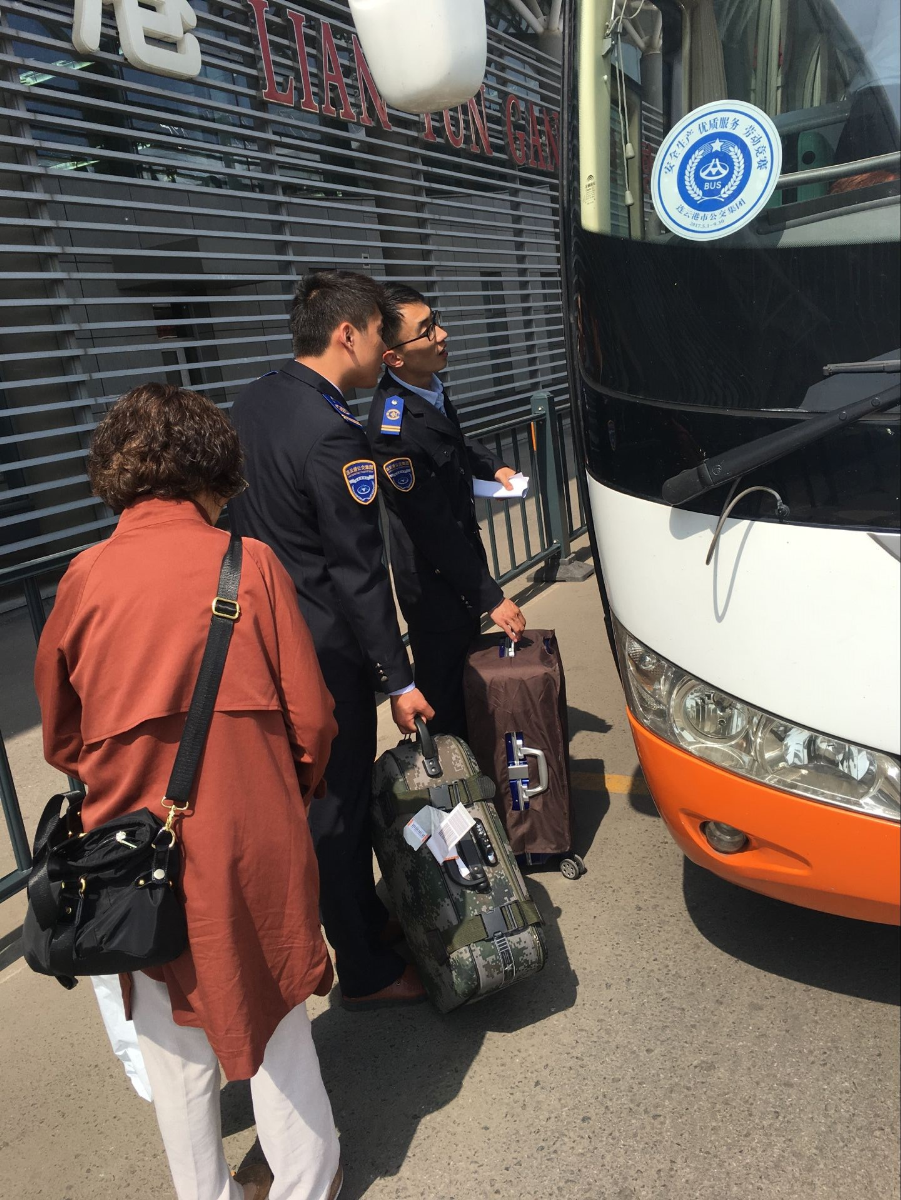 公交佳連公司開(kāi)展“文明系列活動(dòng)”為創(chuàng)建文明城市增光添彩