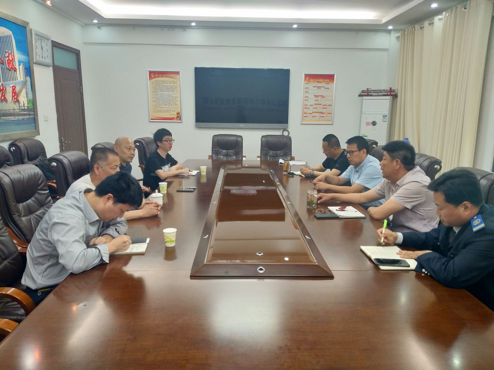 公交集團(tuán)召開(kāi)青年電車(chē)整改工作會(huì)議