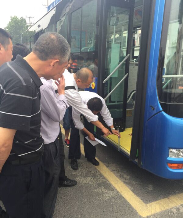 海通公交公司全力做好強降雨天氣應(yīng)對工作 保障市民安全出行