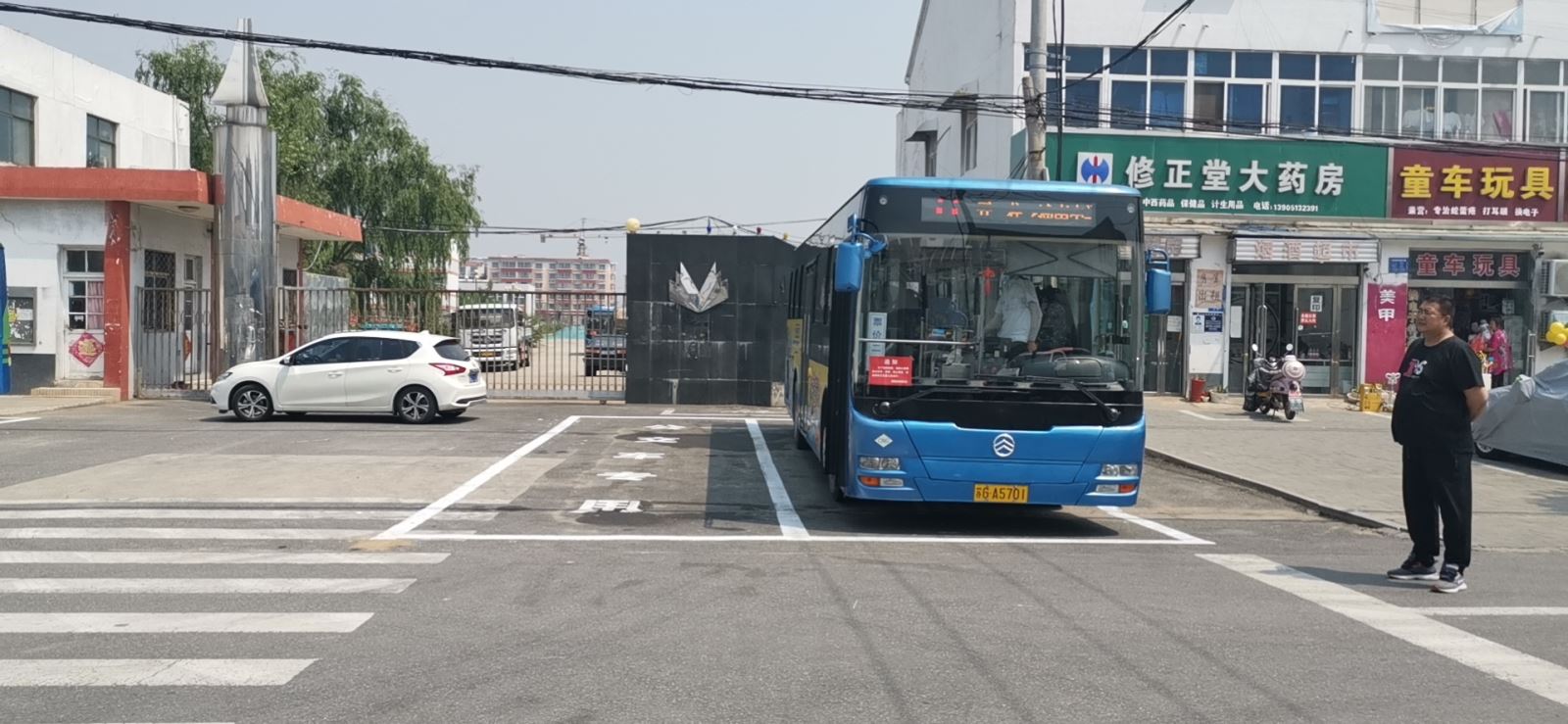 公交集團(tuán)公交事業(yè)一部積極對接浦南 鎮(zhèn)政府  規(guī)劃浦南公交?？奎c