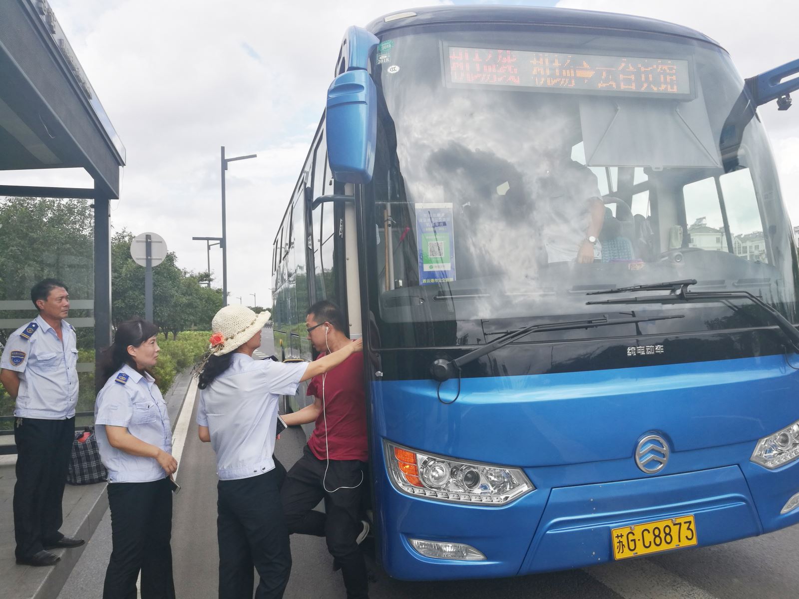 公交集團(tuán)佳連公司開展機(jī)場專線專項檢查