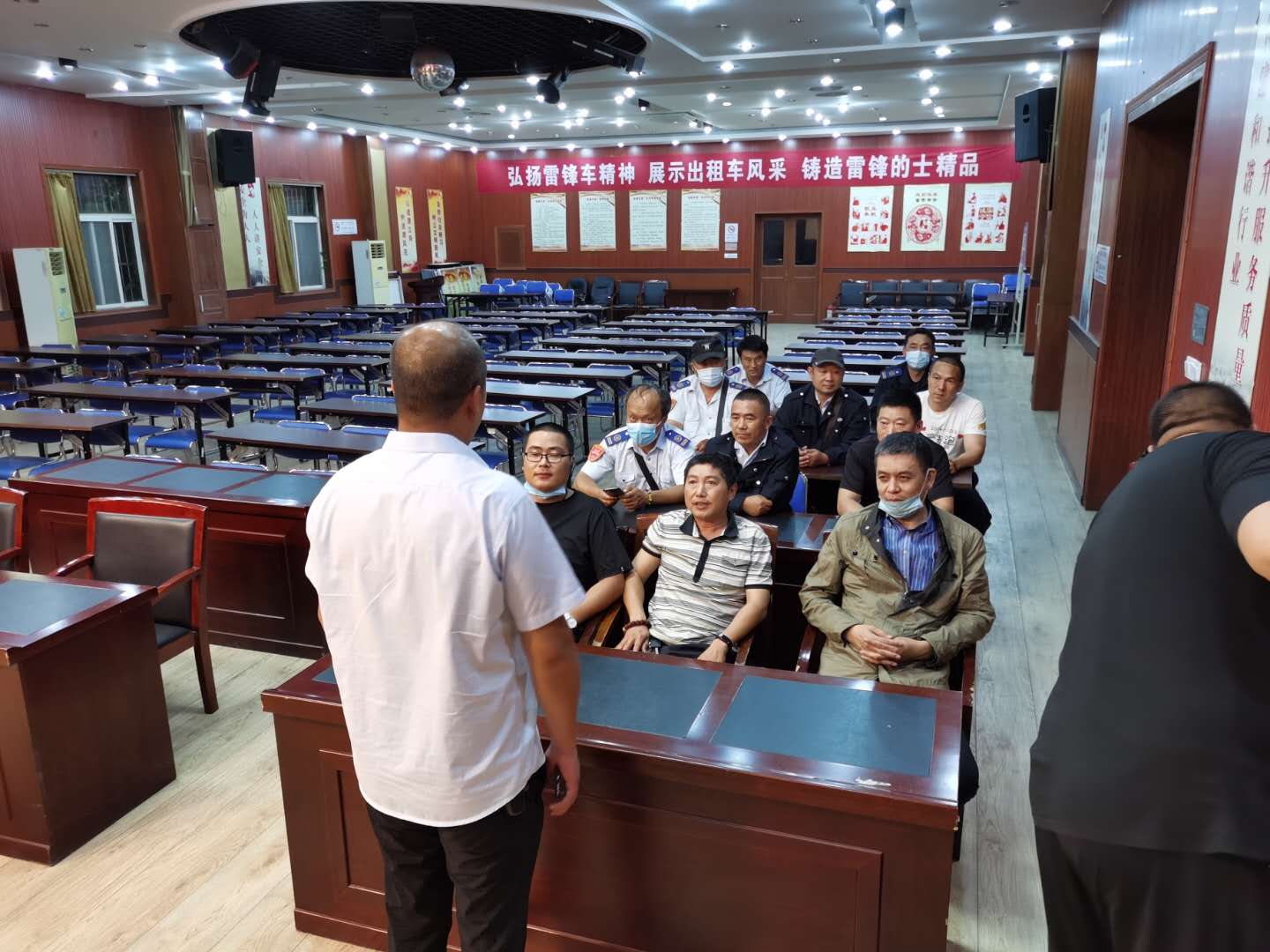 公交集團(tuán)公交事業(yè)一部召開安全警示教育會議