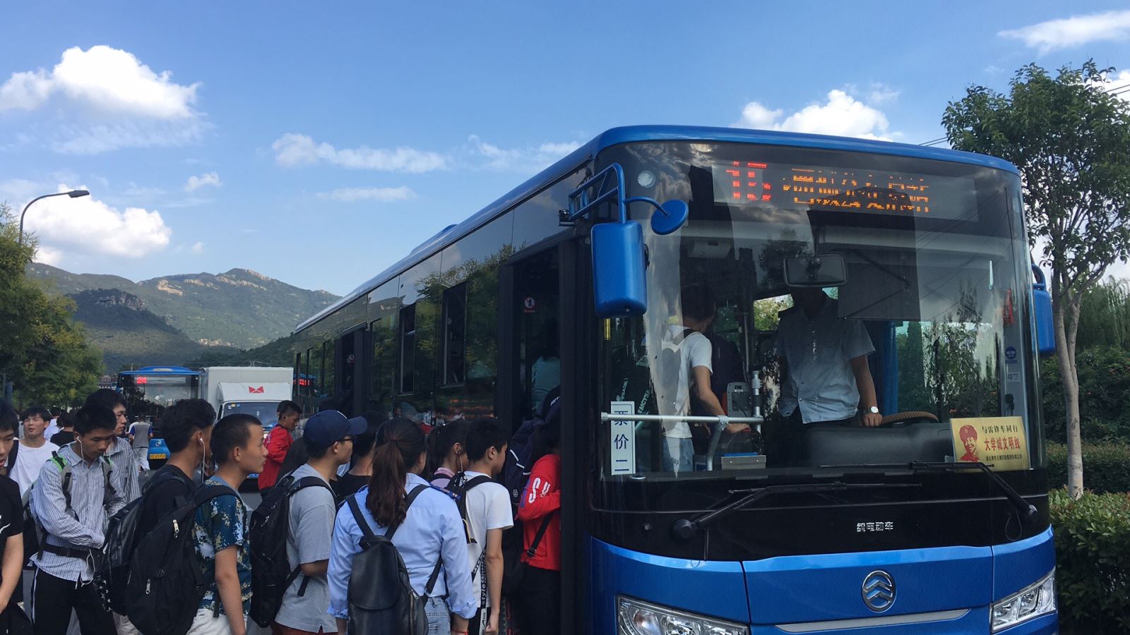 公交集團海通公交公司做好“中秋節(jié)”大學城客流疏導工作