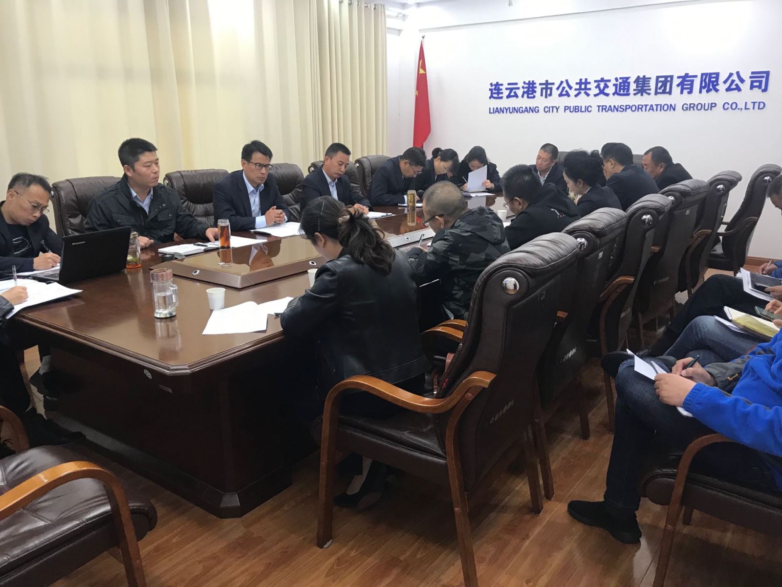 公交集團(tuán)召開(kāi)三季度安委會(huì)會(huì)議