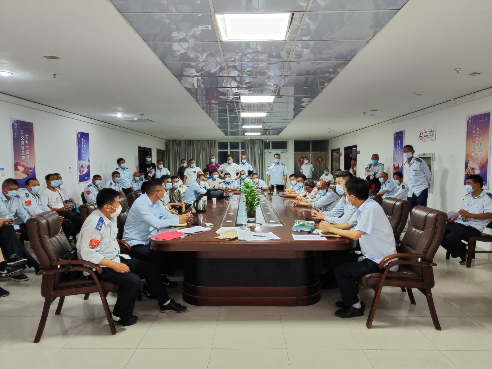 公交集團(tuán)快速公交事業(yè)部召開駕駛員安全會(huì)議