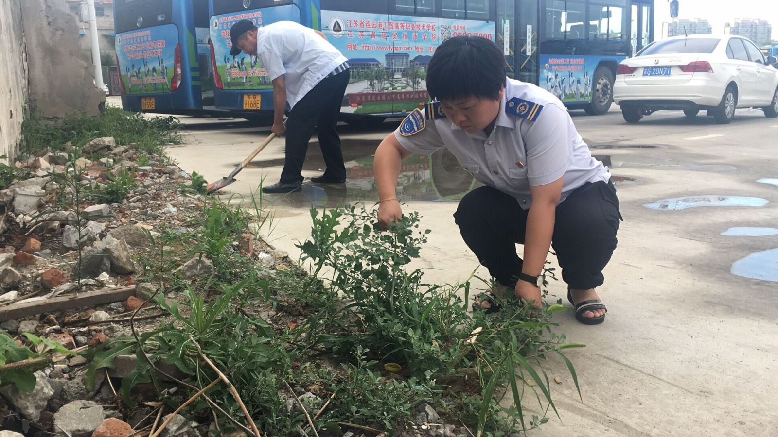 公交集團(tuán)公交事業(yè)一部持續(xù)開展站場衛(wèi)生清潔行動(dòng)