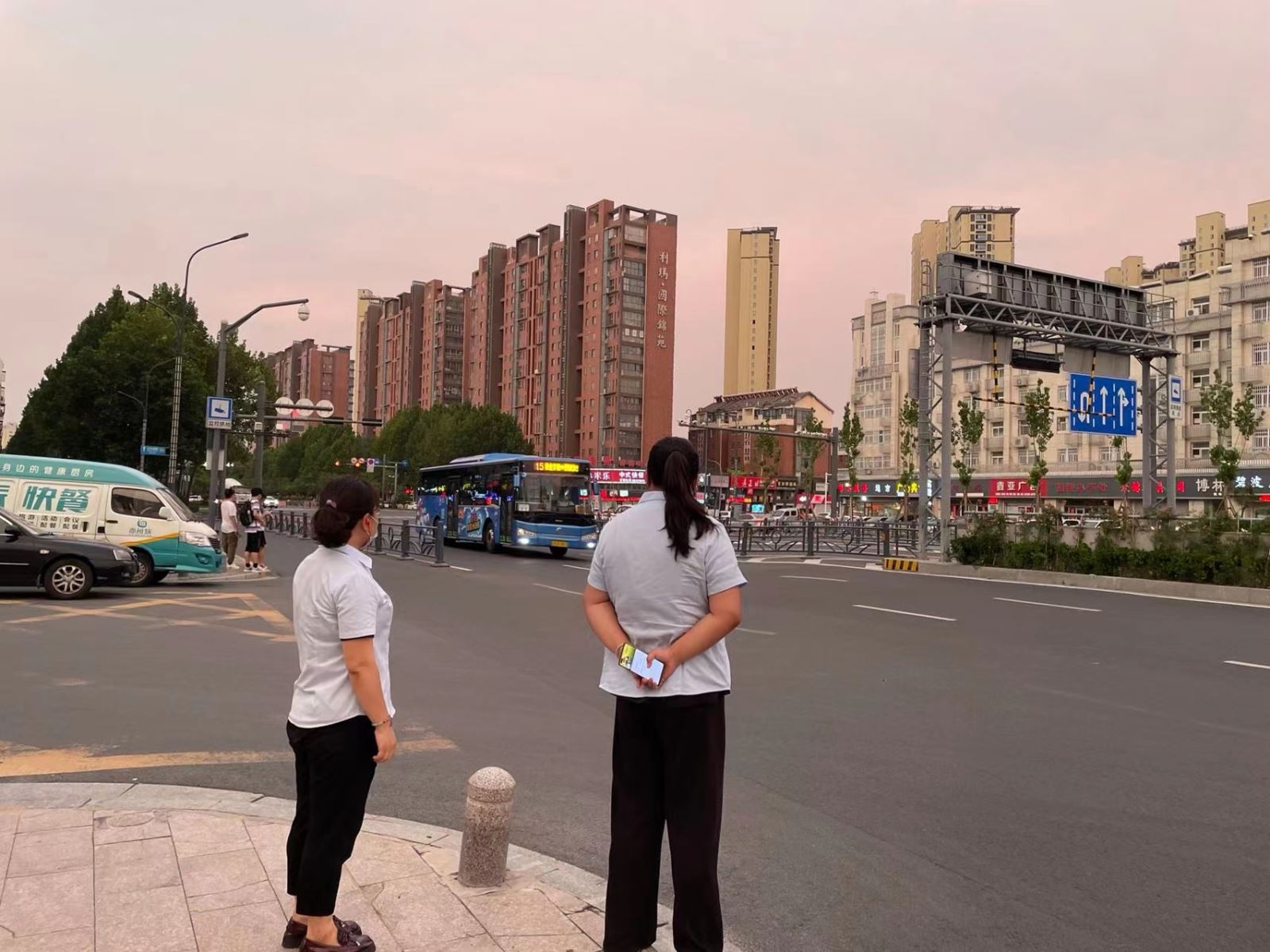 公交集團(tuán)公交事業(yè)一部 開展線路點(diǎn)位暗查  規(guī)范運(yùn)營秩序