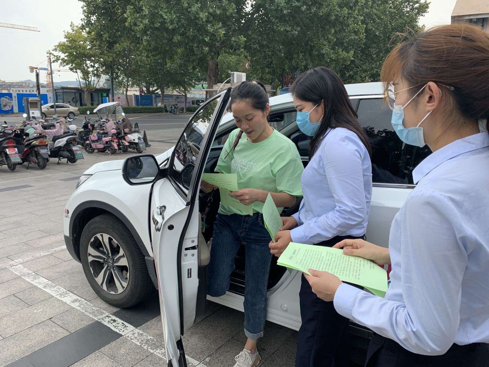 公交集團(tuán)開(kāi)展2020年公交出行宣傳周暨無(wú)車日活動(dòng)