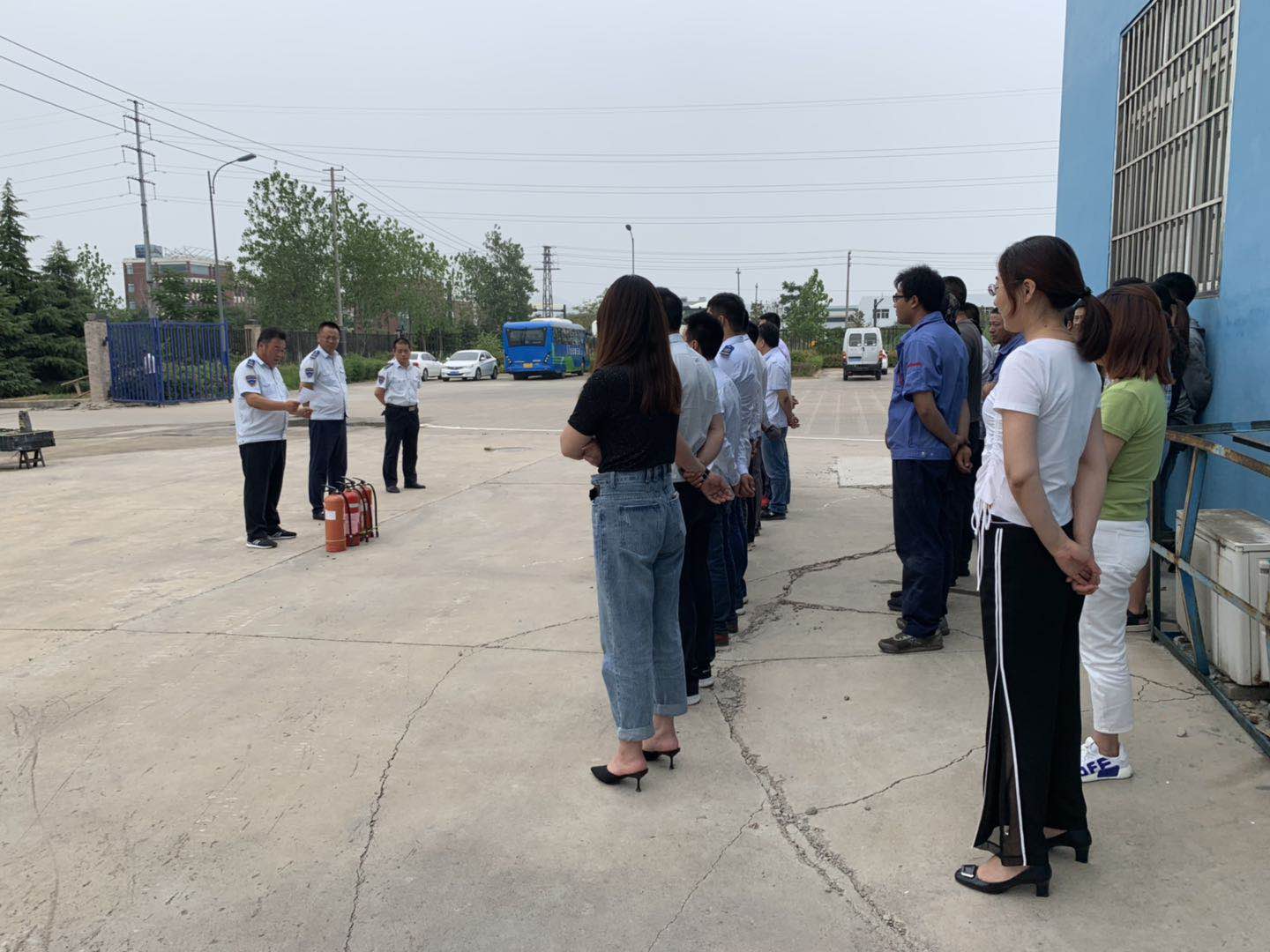 公交集團機務技術(shù)事業(yè)部開展消防應急演練活動